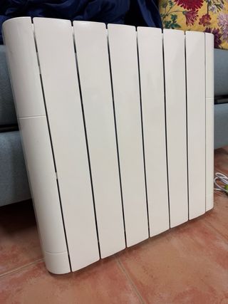 Radiadores metálicos blancos