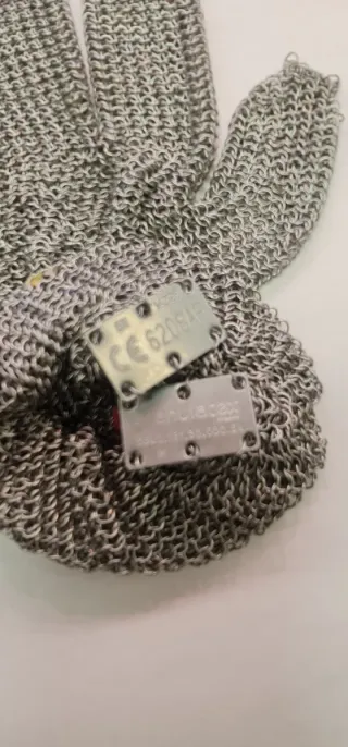 Guante anticorte de malla metálica