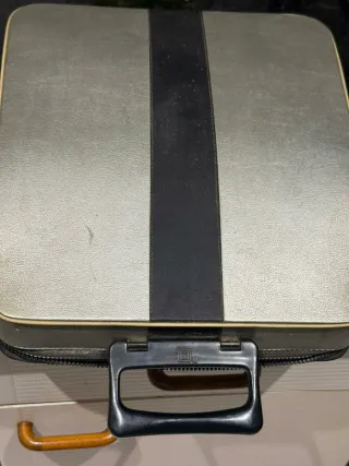 Máquina de escribir Olivetti Lettera DL
