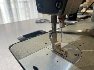 Máquina de coser industrial