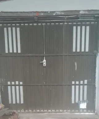 Puerta de garaje metálica