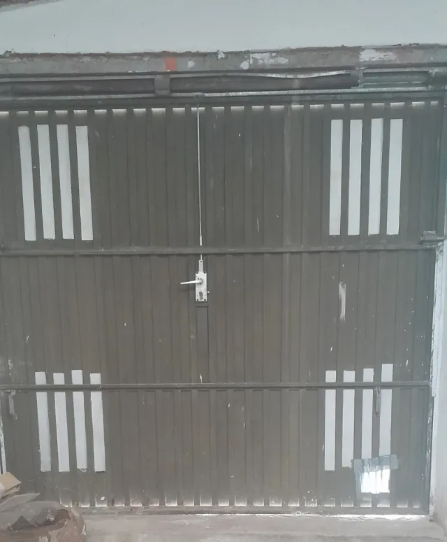Puerta de garaje metálica