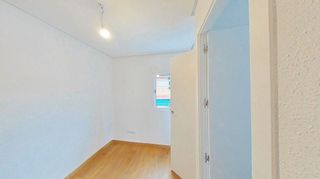 Piso en venta en Valdeacederas en Madrid