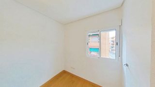 Piso en venta en Valdeacederas en Madrid