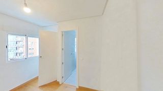 Piso en venta en Valdeacederas en Madrid