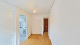 Piso en venta en Valdeacederas en Madrid