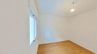 Piso en venta en Valdeacederas en Madrid