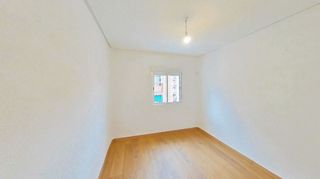 Piso en venta en Valdeacederas en Madrid