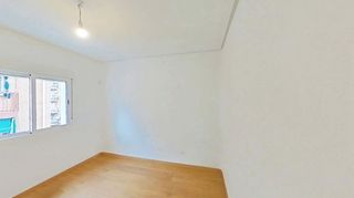 Piso en venta en Valdeacederas en Madrid