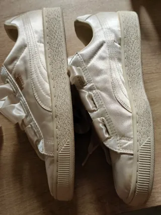 Zapatillas Puma Basket Beige y Doradas