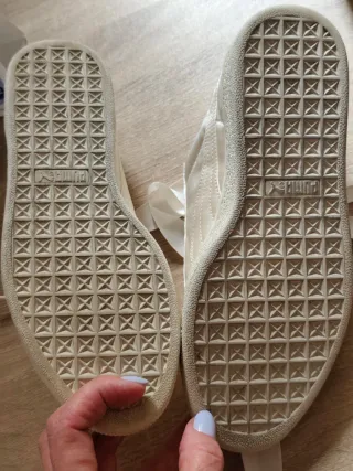 Zapatillas Puma Basket Beige y Doradas