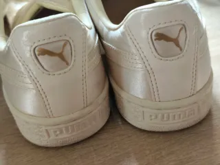 Zapatillas Puma Basket Beige y Doradas