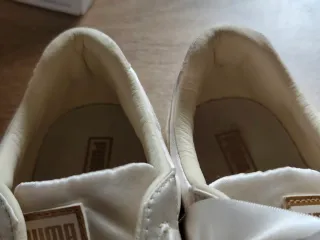 Zapatillas Puma Basket Beige y Doradas