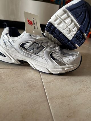 New Balance 530 Plata y Blanco