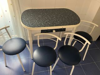 Mesa de cocina y 4 sillas