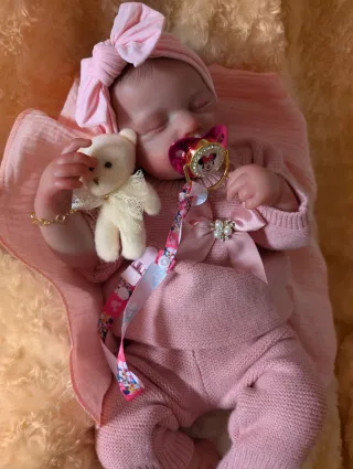 Reborn realizada con genesis horneada y barnizada