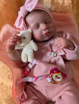 Reborn realizada con genesis horneada y barnizada