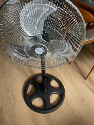 Ventilador DVTECH de pie