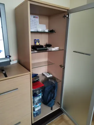 Mueble vitrina madera y cristal Dispo en Valencia