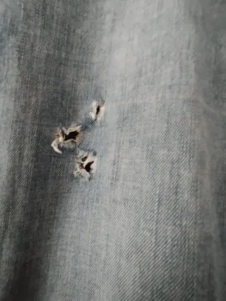 Jeans  con strappi