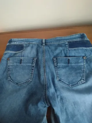 Jeans  con strappi