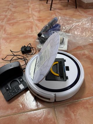 Aspirador Robot con Base y Mando