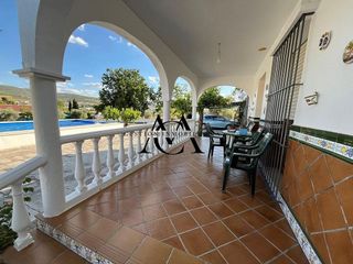 Chalet en venta en Lucena