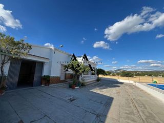 Chalet en venta en Lucena