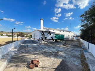 Chalet en venta en Lucena