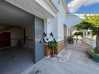 Chalet en venta en Lucena