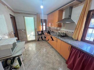 Chalet en venta en Lucena