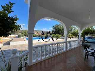 Chalet en venta en Lucena