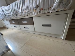 Dormitorio individual: cama y armario