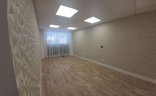 Oficina en alquiler en Playa de la Fontanilla en Marbella