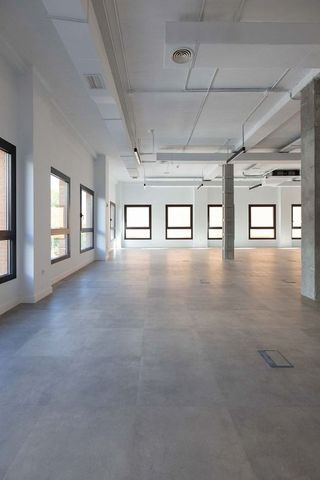 Oficina en alquiler en Tres Olivos - Valverde en Madrid