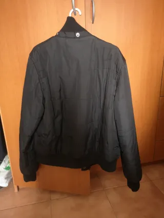 Chaqueta deportiva negra