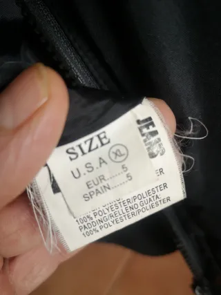 Chaqueta deportiva negra