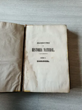 Libro antiguo de historia natural