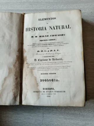 Libro antiguo de historia natural