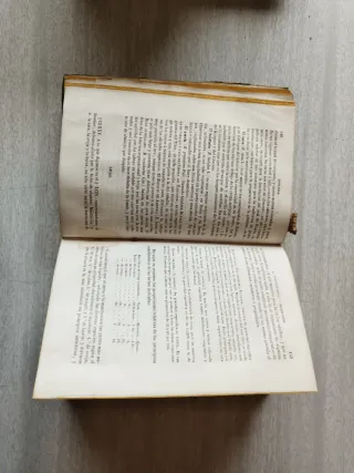 Libro antiguo de historia natural