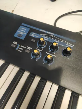 Sintetizador Roland JUNO-D