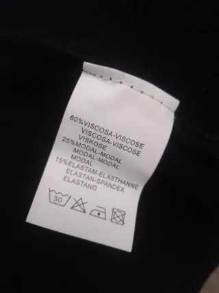 Cárdigan negro con capucha