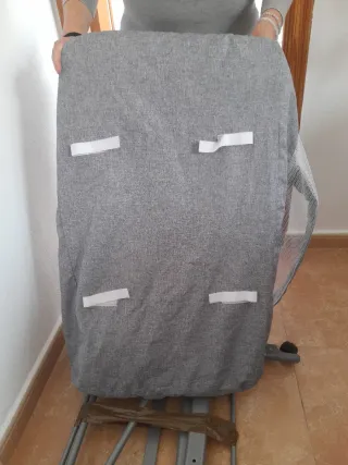 Cuna de colecho gris con Mosquitera.