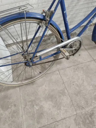 Bicicleta de paseo azul