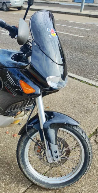 Aprilia Pegaso 650 Negra. Trail