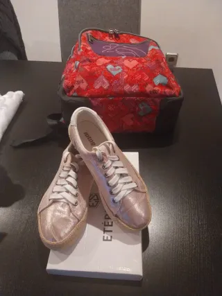 Mochila Totto y Zapatillas MST Rosas