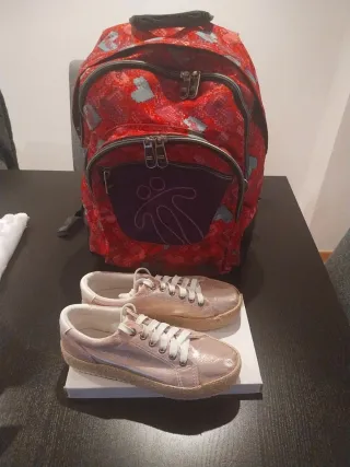 Mochila Totto y Zapatillas MST Rosas