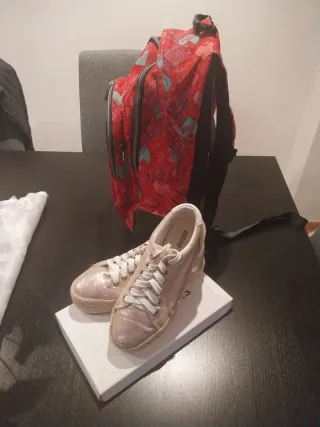 Mochila Totto y Zapatillas MST Rosas