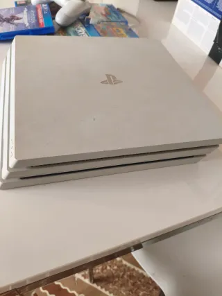 Ps4 Pro Blanca + 5 Juegos