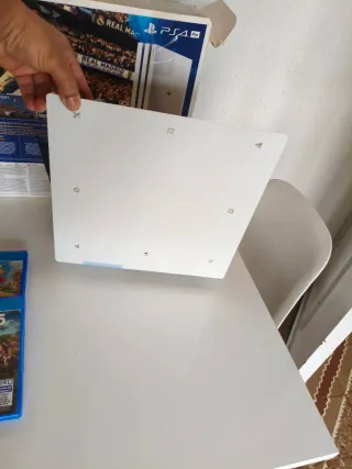 Ps4 Pro Blanca + 5 Juegos